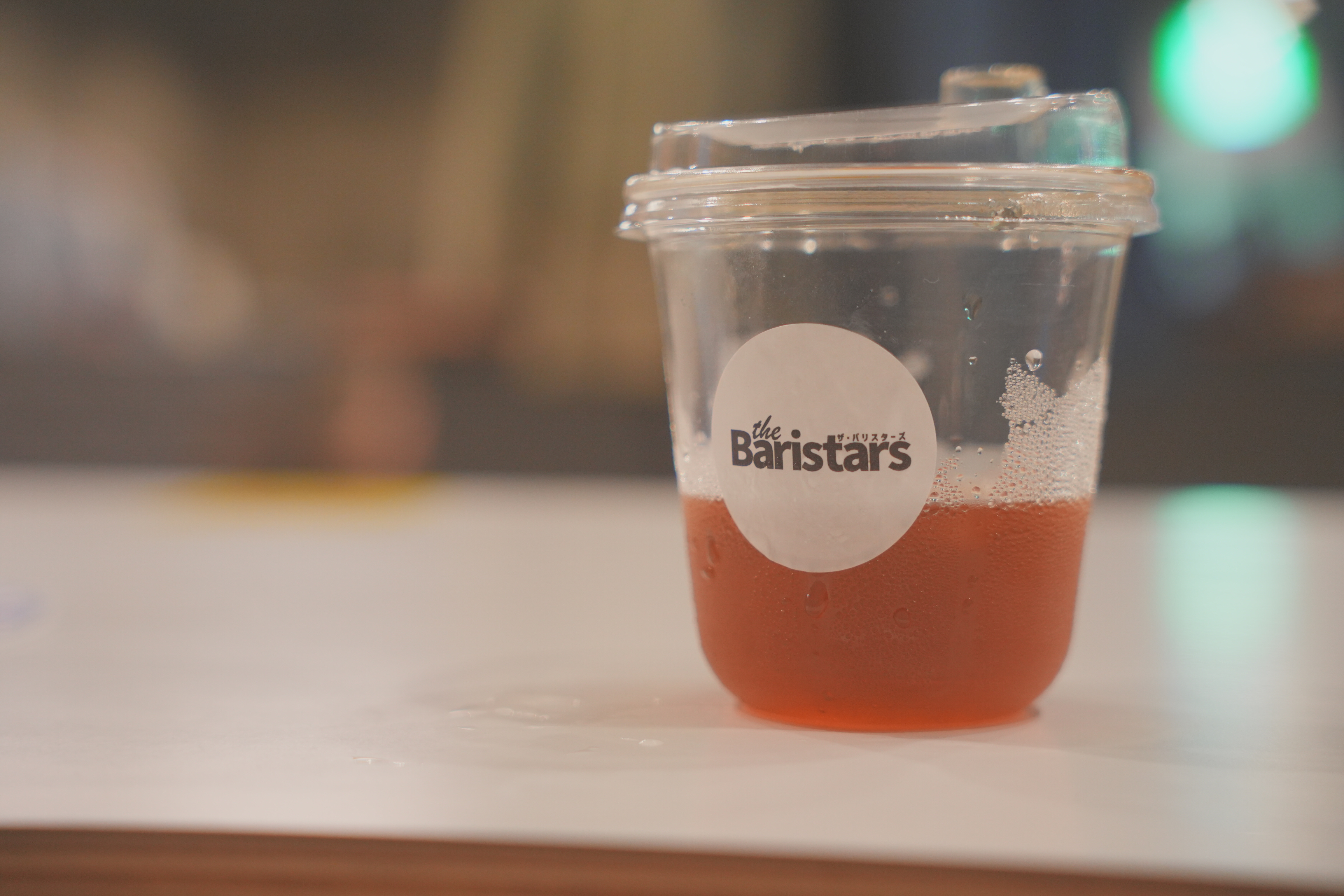 コーヒー豆とカップ